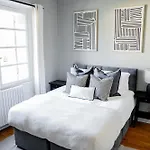 アパート Maison Largesse, 5 Minute Walk To The Medieval Town Of Sarlat, Parking & Garden