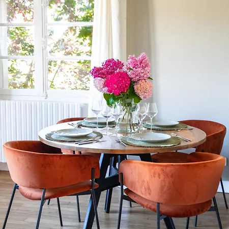 Maison Largesse, 10 Minute Walk To The Medieval Town Of Apartament