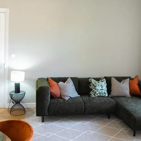 Maison Largesse, 5 Minute Walk To The Medieval Town Of Sarlat, Parking & Garden * Sarlat-la-Canéda