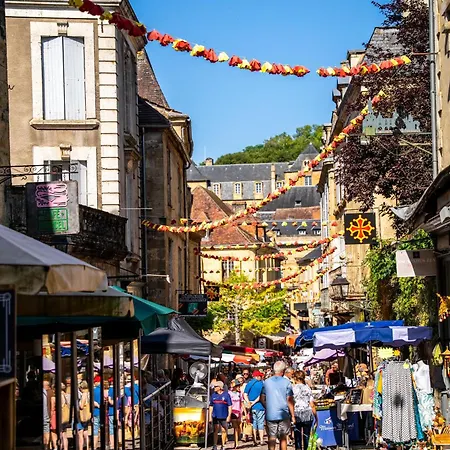 Apartament Maison Largesse, 2 Bed & 5 Minute Walk To Sarlat, Parking & Garden