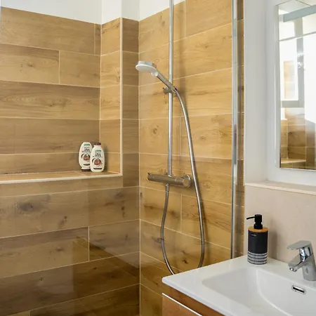 Apartament Maison Largesse, 2 Bed & 5 Minute Walk To Sarlat, Parking & Garden Sarlat-la-Canéda