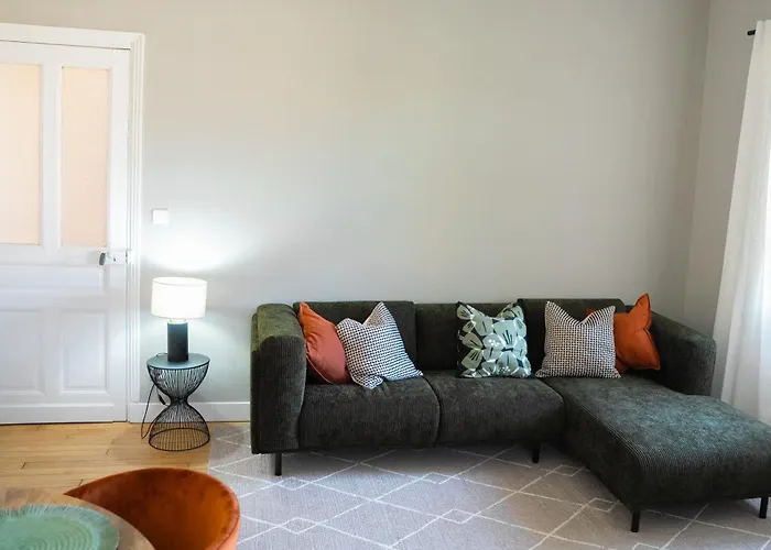 Maison Largesse, 5 Minute Walk To The Medieval Town Of Sarlat, Parking & Garden * Sarlat-la-Canéda