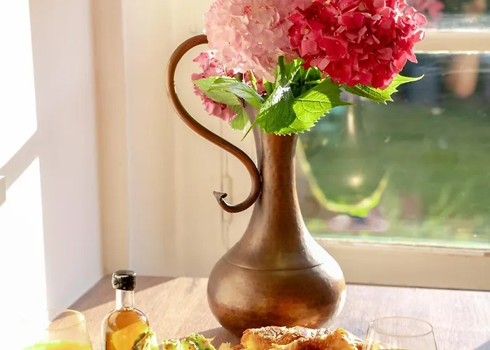 Maison Largesse, 5 Minute Walk To The Medieval Town Of Sarlat, Parking & Garden *