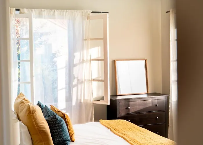 Maison Largesse, 5 Minute Walk To The Medieval Town Of Sarlat, Parking & Garden Sarlat-la-Canéda
