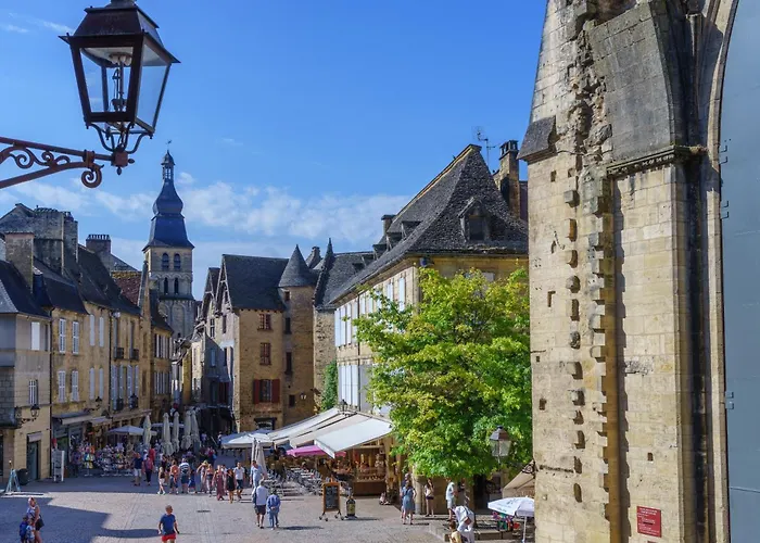 Maison Largesse, 5 Minute Walk To The Medieval Town Of Sarlat, Parking & Garden Appartement Sarlat-la-Canéda